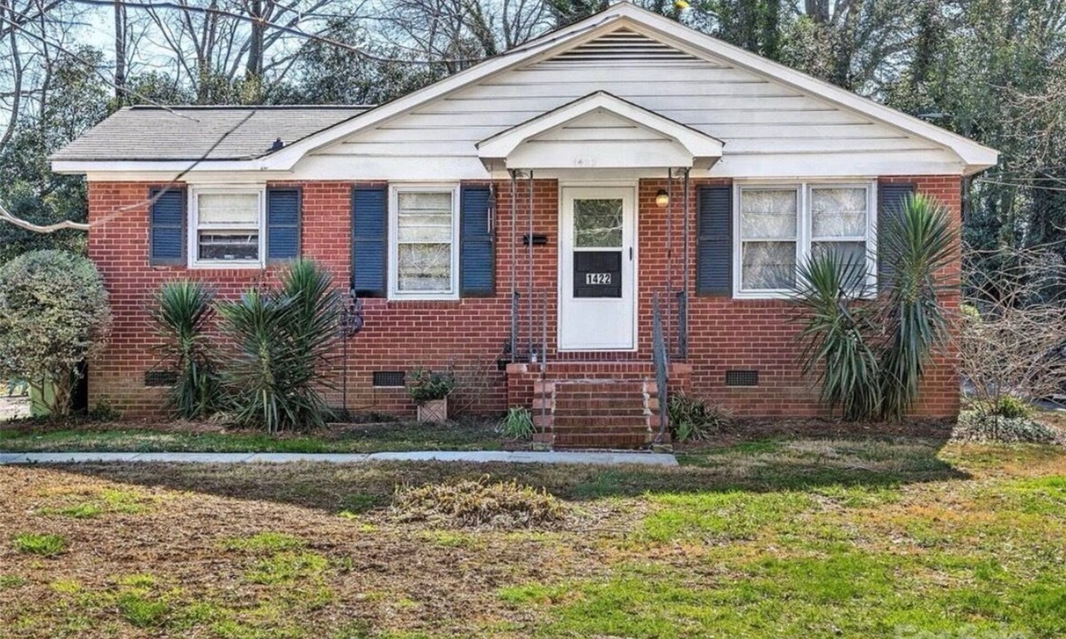 Sheffield Park House | Charming 2-Bedroom Duplex in the lovely Plaza Midwood