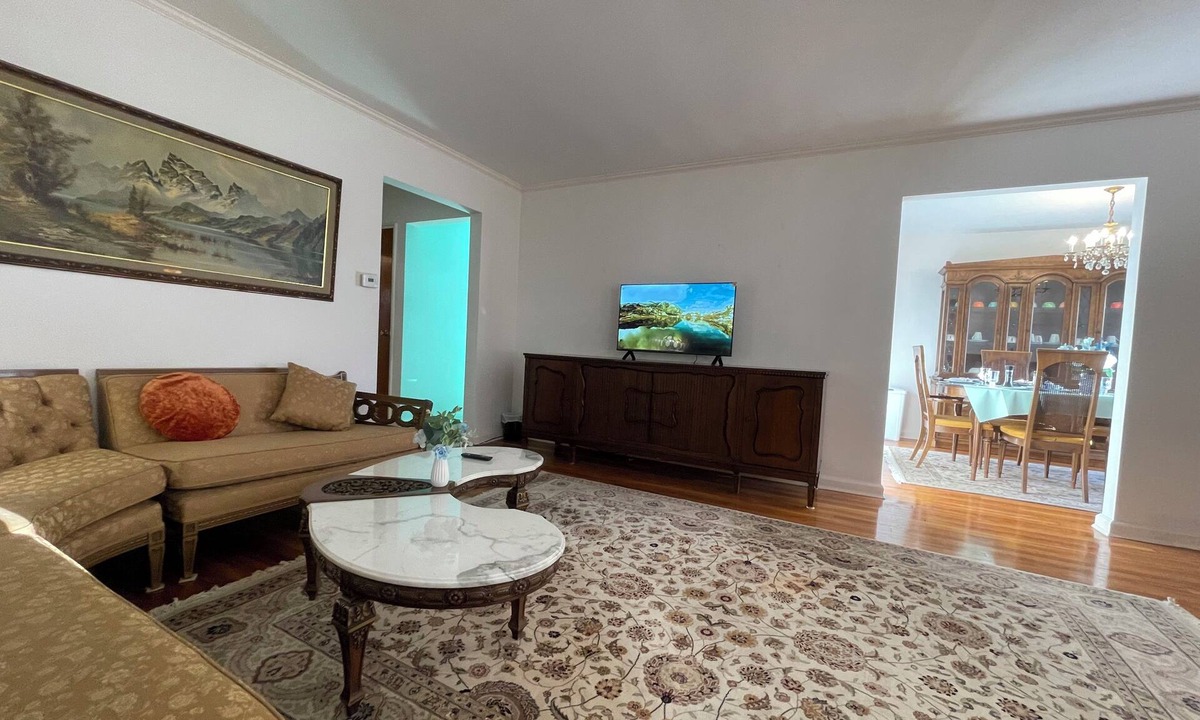 Queens House | Charming 2-bedroom house in Queens with WiFi and AC