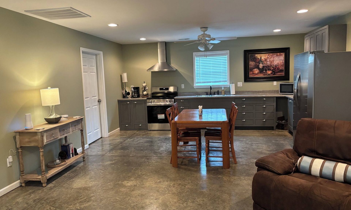 Boaz House | Charming 2-bedroom with WiFi, AC convenient to Albertville/Boaz