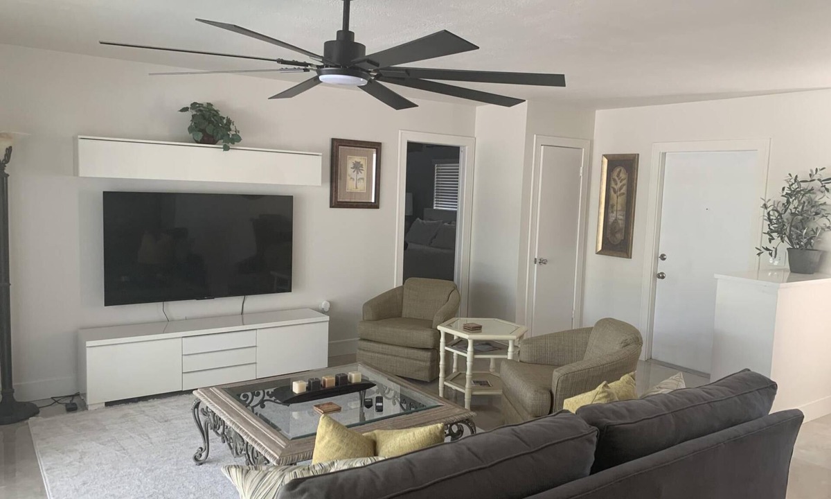 Englewood House | Charming 2BR Pool Home Near Manasota Key