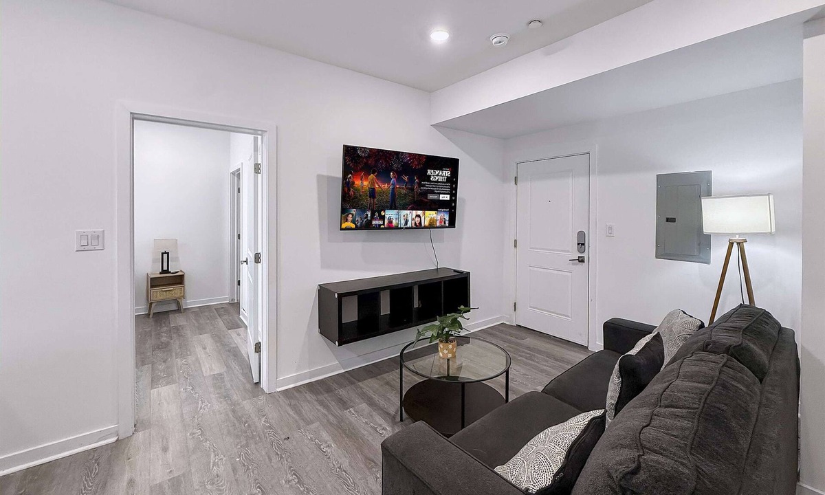 Olde Kensington Apartment | Charming 2BR Sleeps 6 Near Historic Philly Spot