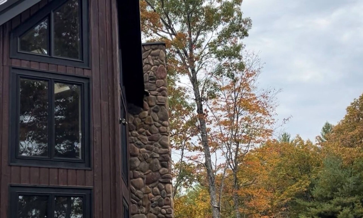 Murphy Ski Chalet | Charming 3 bedroom chalet with spa minutes from Lake Nottely