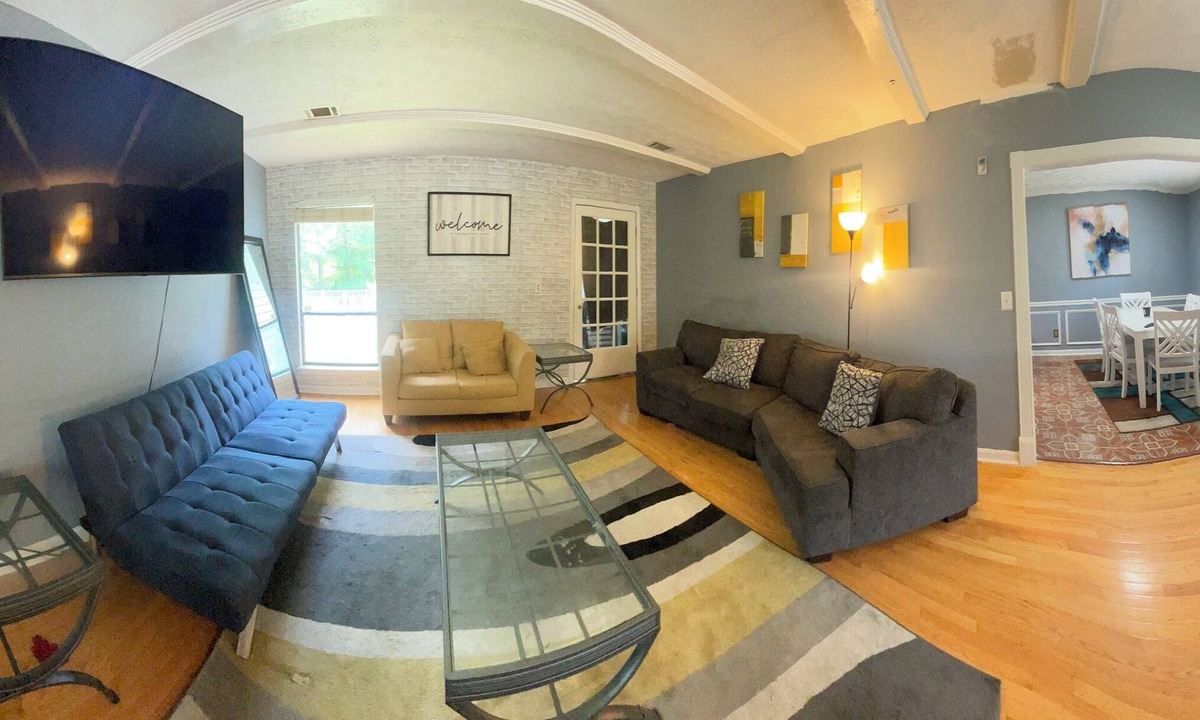 Lithonia House | Charming 3-bedroom house with Pool, WiFi in phenomenal metro Atlanta