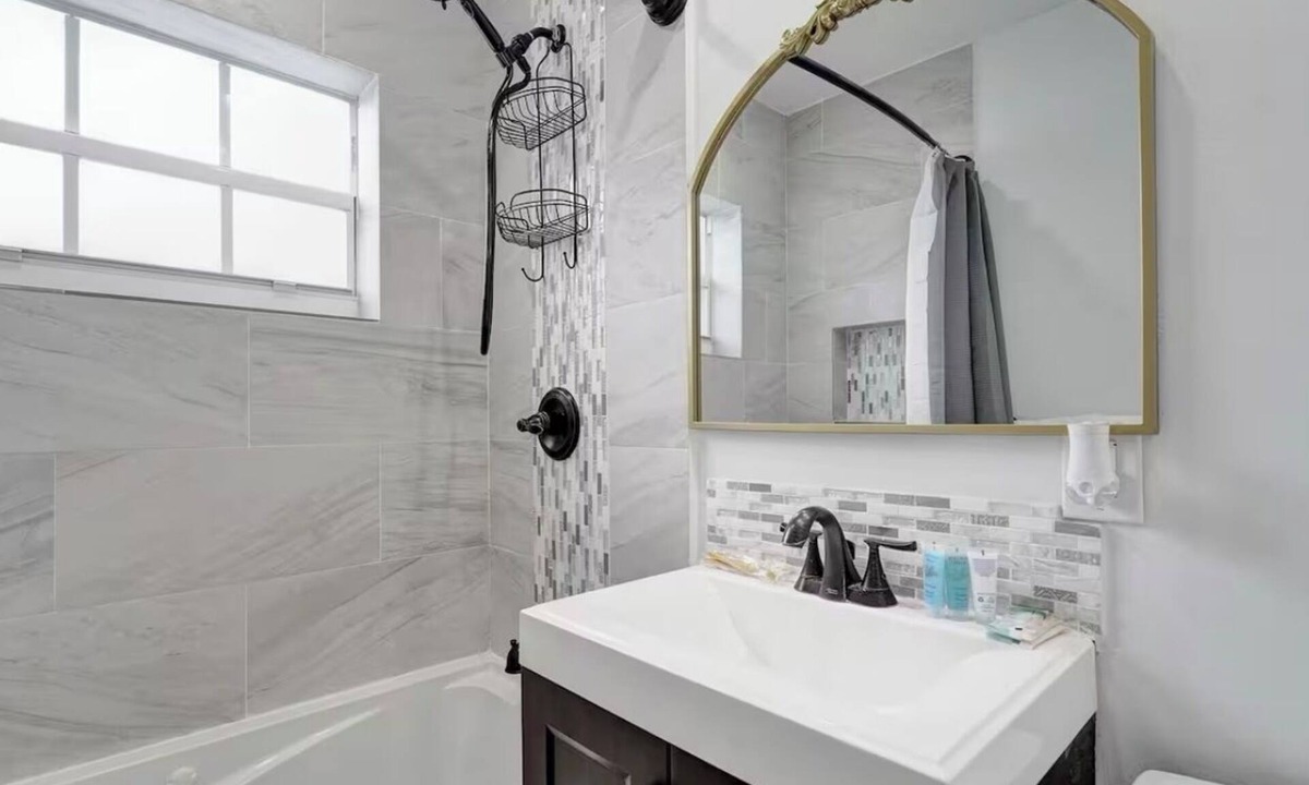 Golden Glades House | Charming 3-bedroom house with WiFi, AC in fantastic Miami