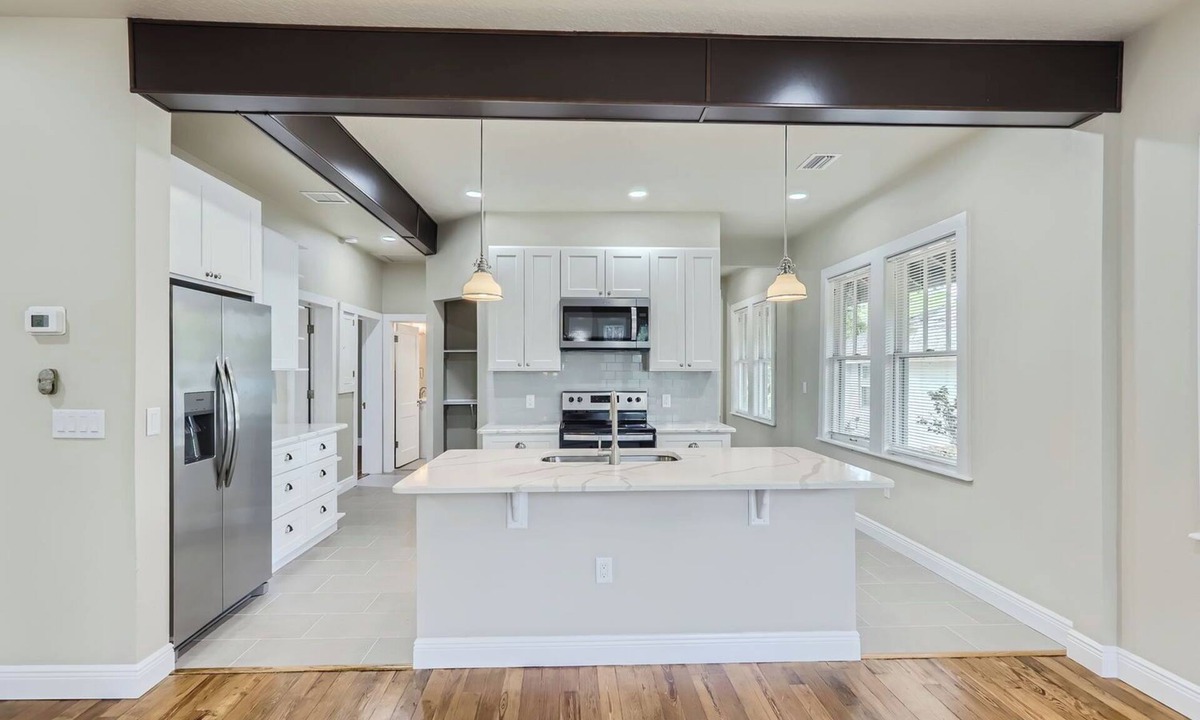 Titusville House | Charming 3-bedroom under ancient oak trees in Titusville