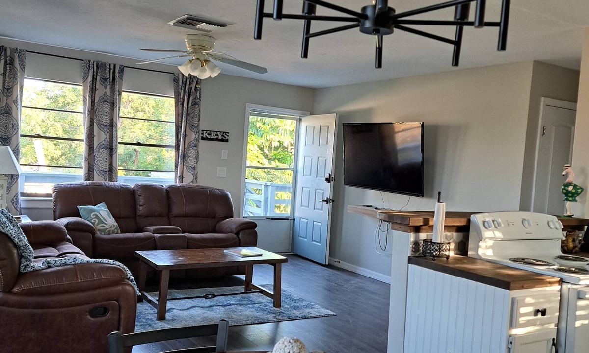 Chokoloskee House | Charming 3-bedroom house in delightful Chokoloskee with AC, WiFi., near Marina.