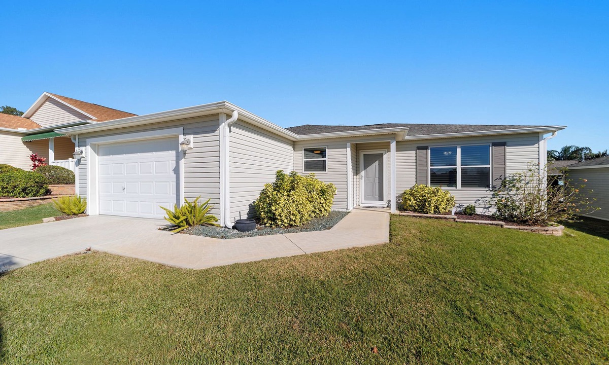 Fruitland Park House | Charming 3-bedroom house with Golfcart and WiFi in The Villages