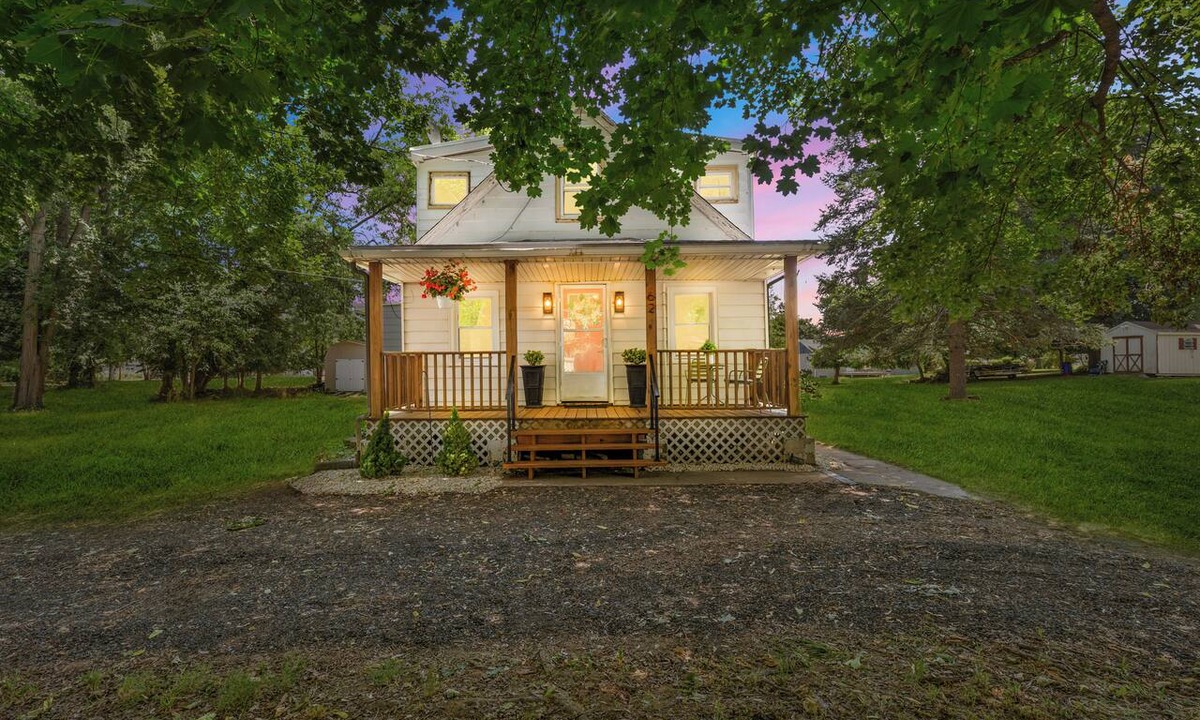 Middletown Cottage | Charming 3BR Cottage + Sleeps 8 + 1.5 Mi to MDT