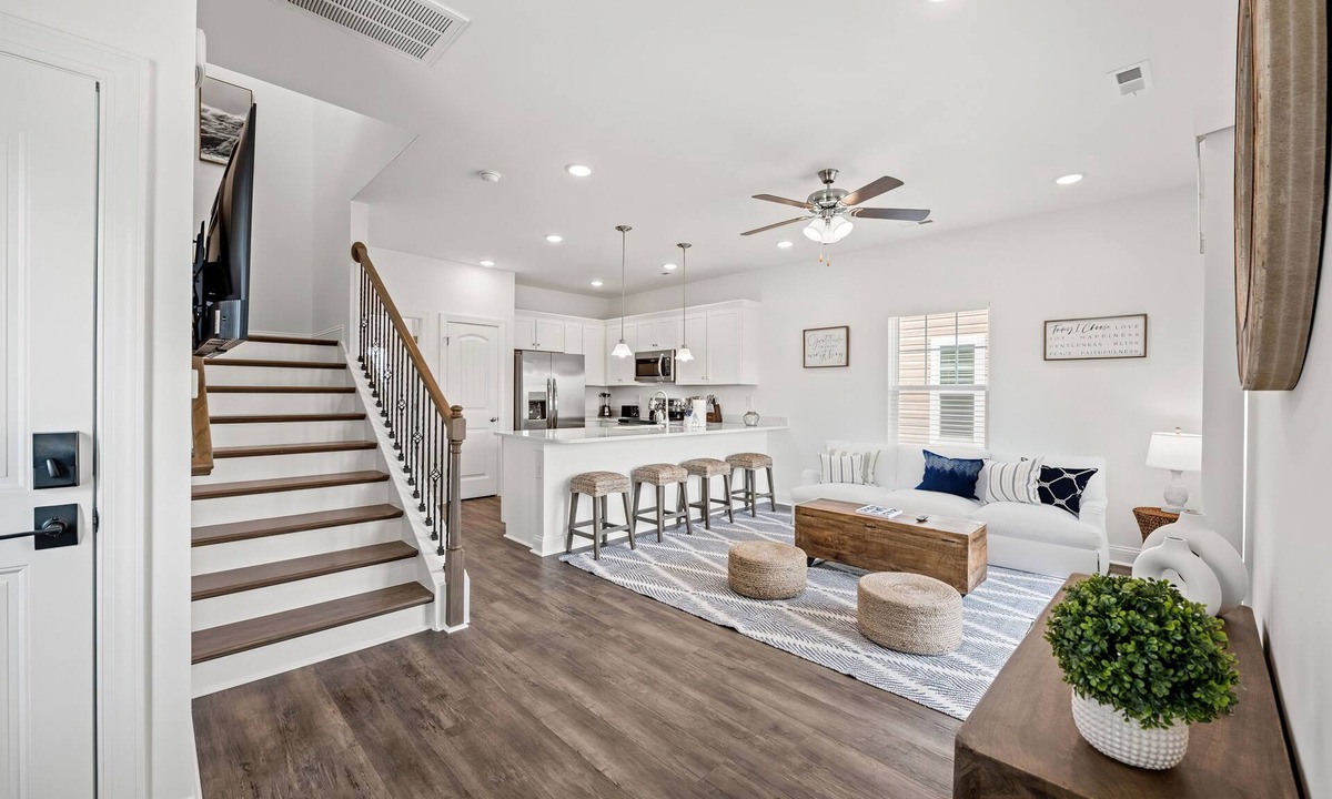 Downtown Myrtle Beach House | Charming 4-bed Beach house in enchanting Myrtle Beach with AC, WiFi