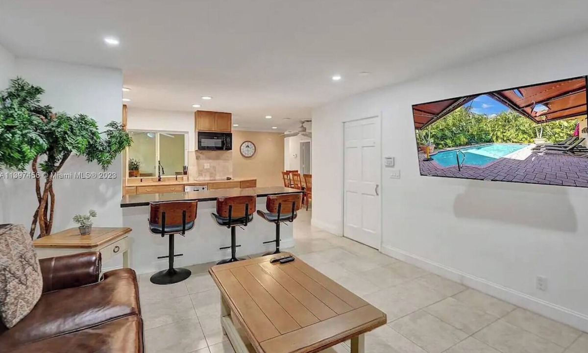 Imperial Point House | Charming 4-bedroom with Pool WiFi AC in delightful Fort Lauderdale 5min Beach