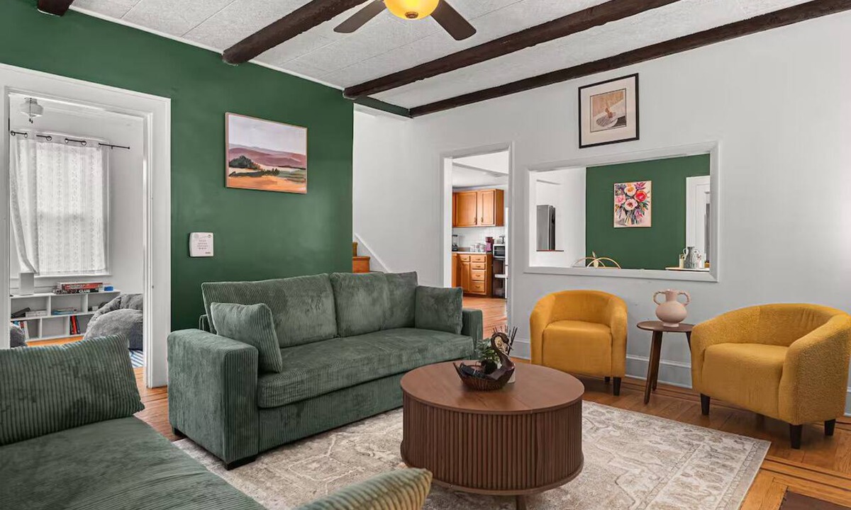 Alcova Heights House | Charming 4 bedroom Retreat in Arlington - Sleeps 12 Near DC