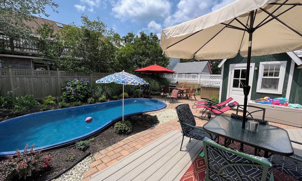 Beach Haven House | Charming 7-bedroom house with WiFi, AC in Beach Haven