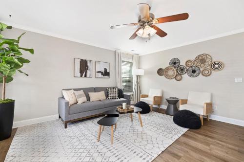 North Belmont House | Charming Belmont Retreat - 3 beds & Private Yard