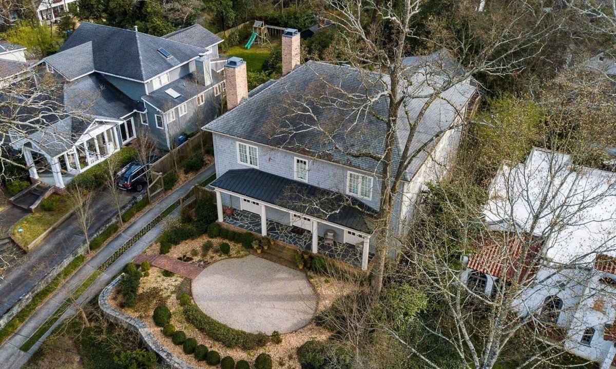 Buckhead House | Charming Buckhead Home- with Phenomenal Patio and Garden