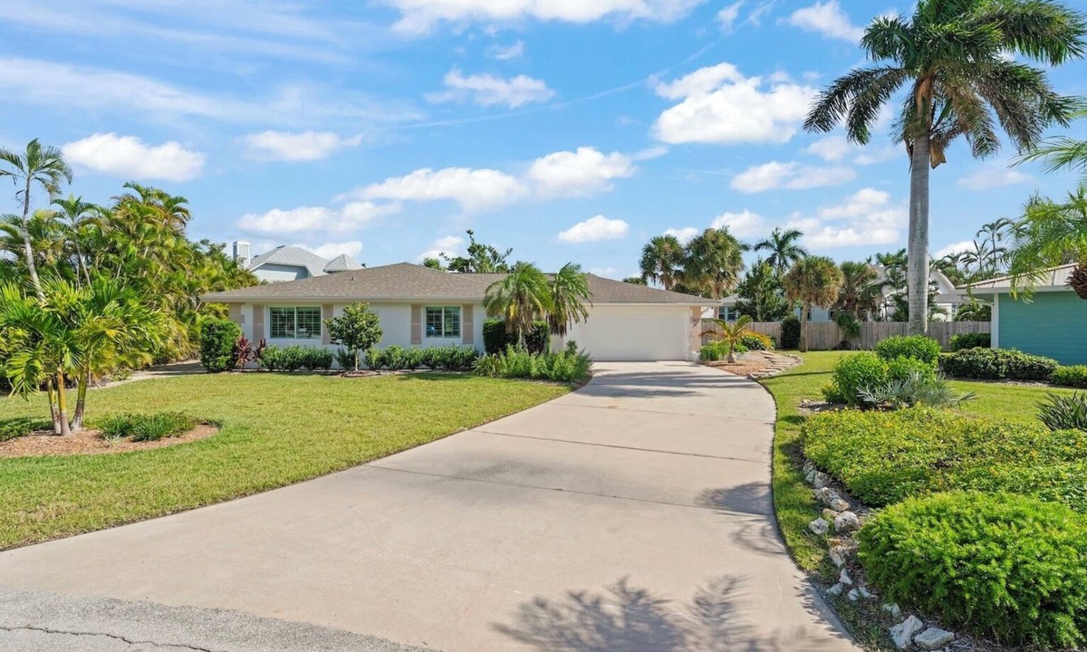 East Rocks House | Charming Chert: 3 BR Pool Home Near the Beach!
