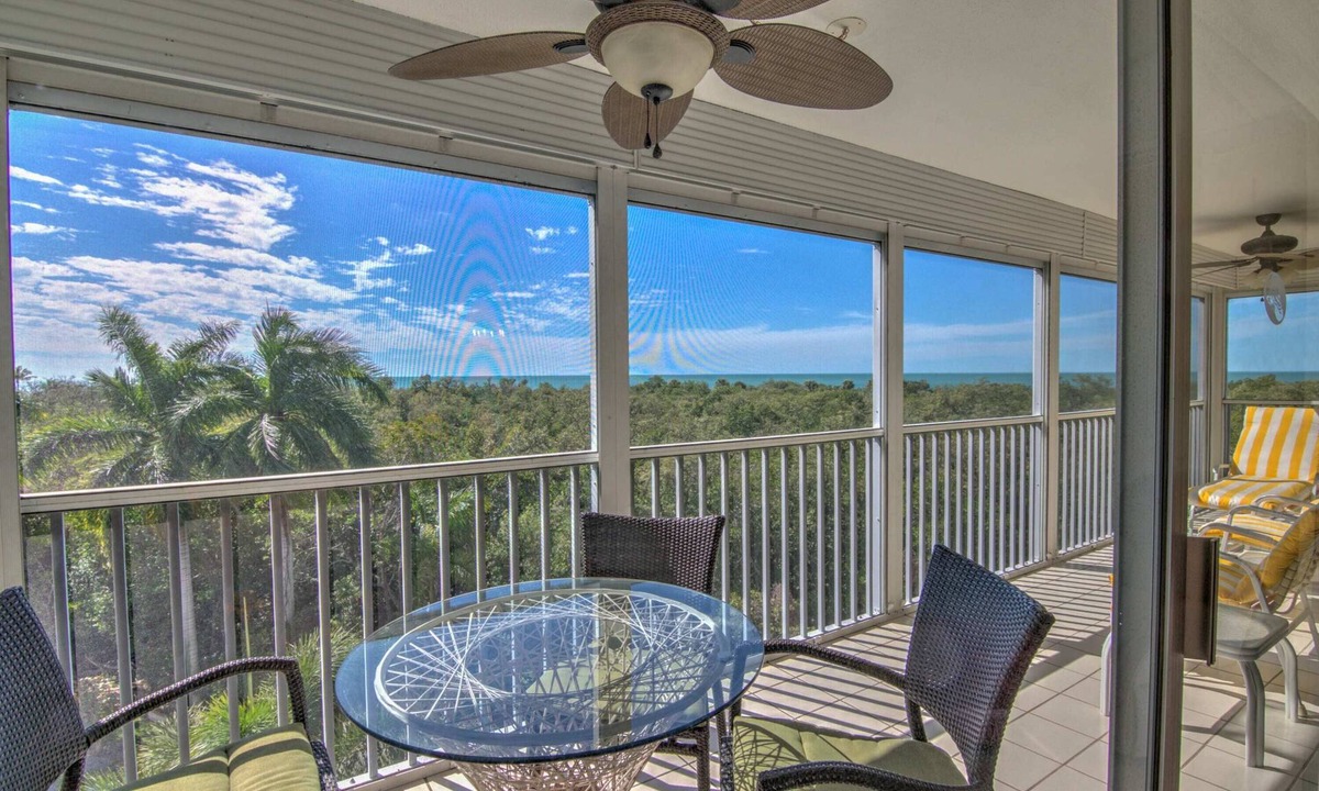 Vanderbilt Beach Condo | Charming Coastal Living: Gulf Views Await