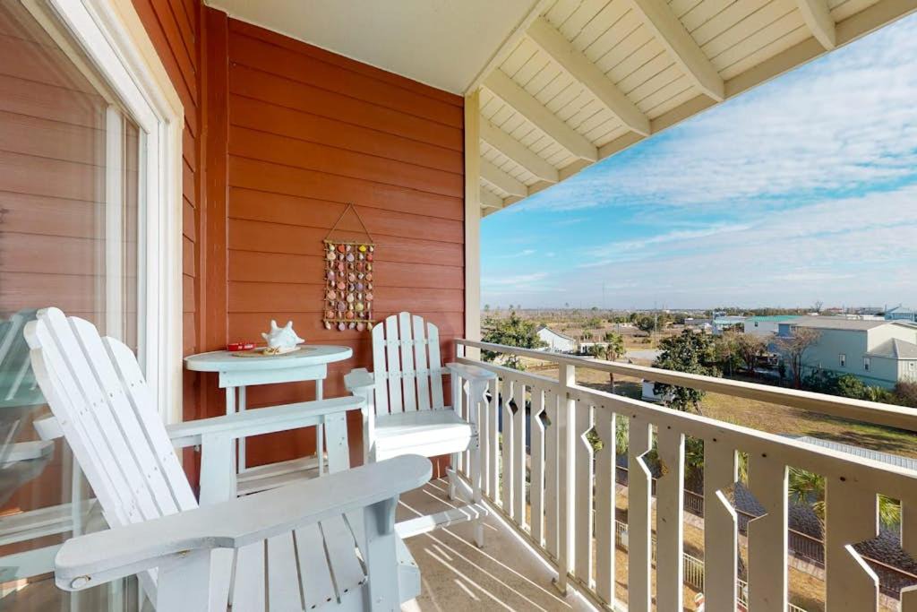 Waterside Village House | Charming Condo at Waterside with Shared Pool Hot Tub Free WiFi and AC