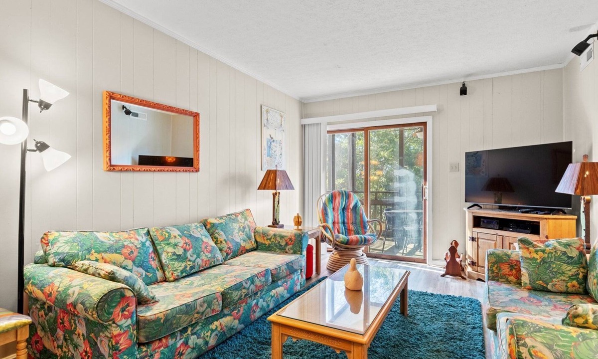 Myrtle Beach Condo | Charming Condo Steps from Ocean Annie's and the Beach - MC 227