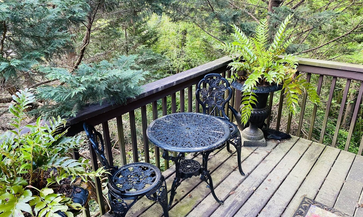 East Lake Cottage | Charming cottage next to East Lake Golf Club