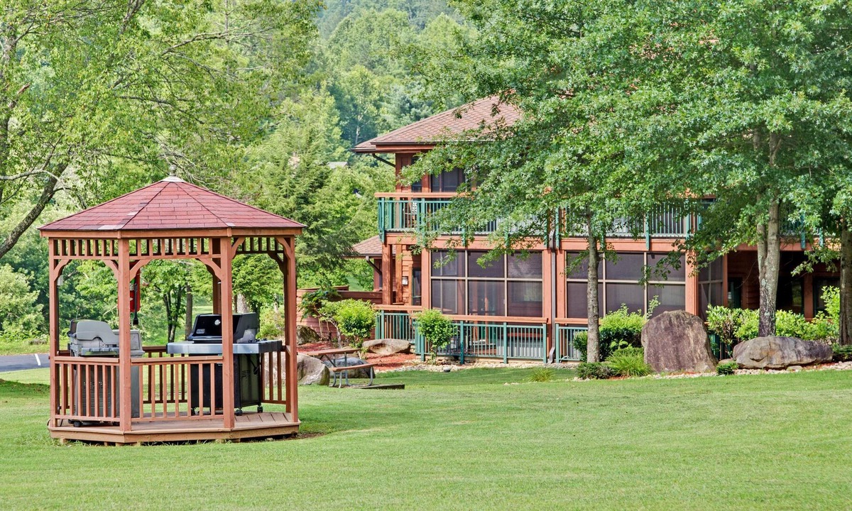 Pittman Center Condo | Charming Deluxe 1 Bedroom w/ Resort Indoor & Outdoor Pools, Golf Course & More!