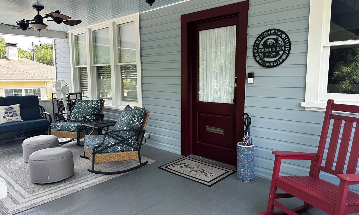 Mount Dora House | Charming Downtown Lower Level Duplex
