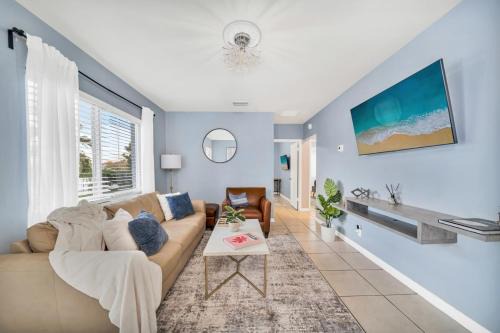 Poiciana Park II Villa | Charming House with Fenced Yard - Great Location