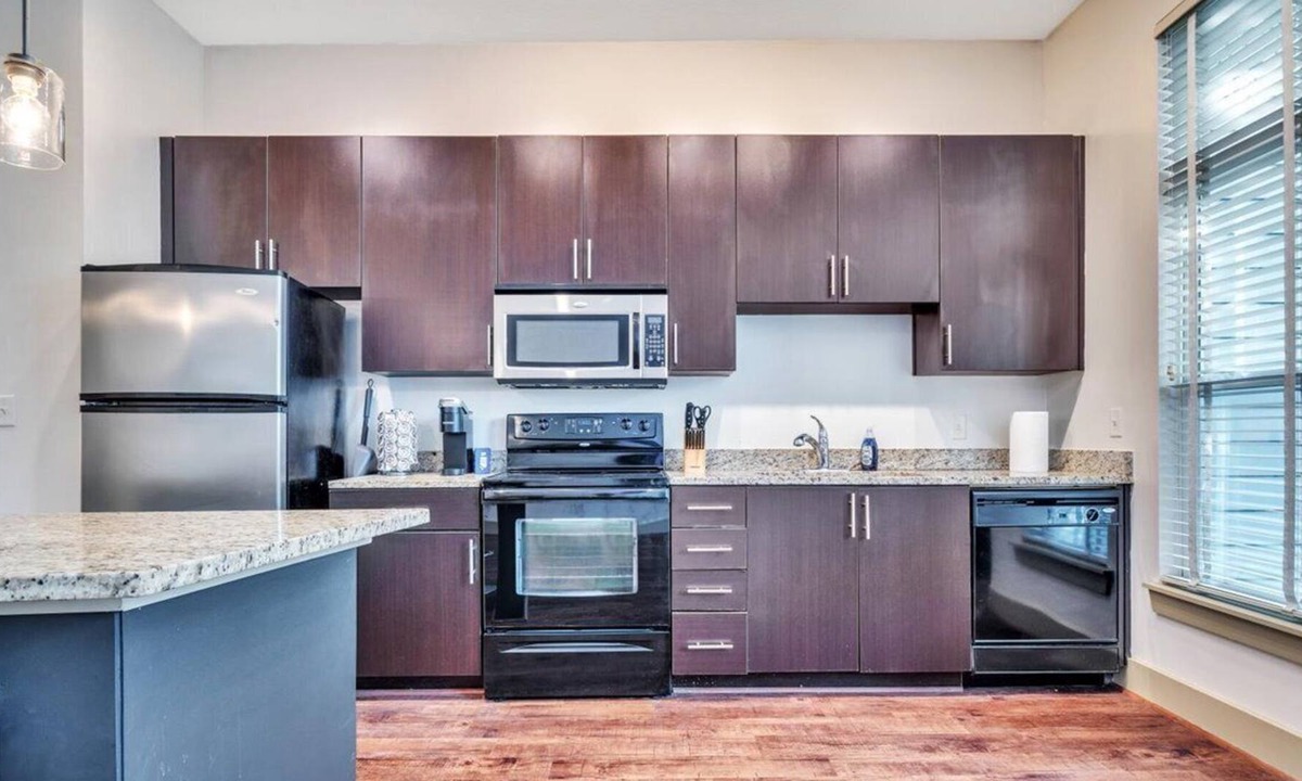 Lindridge-Martin Manor Apartment | Charming Loft w FREE parking
