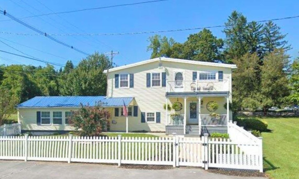 Blue Ridge Summit Apartment | Charming Mountain Top Suite. Minutes from Ski Liberty and Gettysburg.