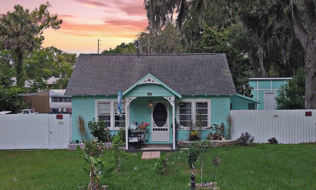 Mount Dora House | Charming Mount Dora Cottage Getaway – Walk to Lake & Downtown!