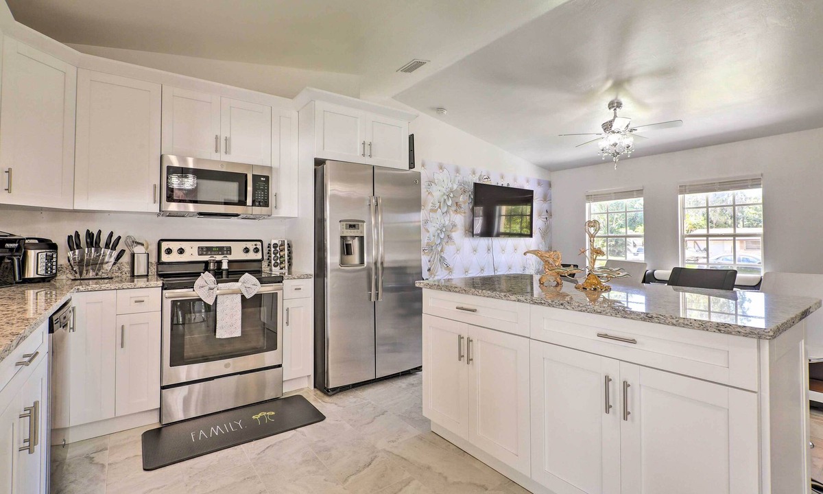 Fort Myers House | Charming N Fort Meyers Retreat: Pool & Lanai!