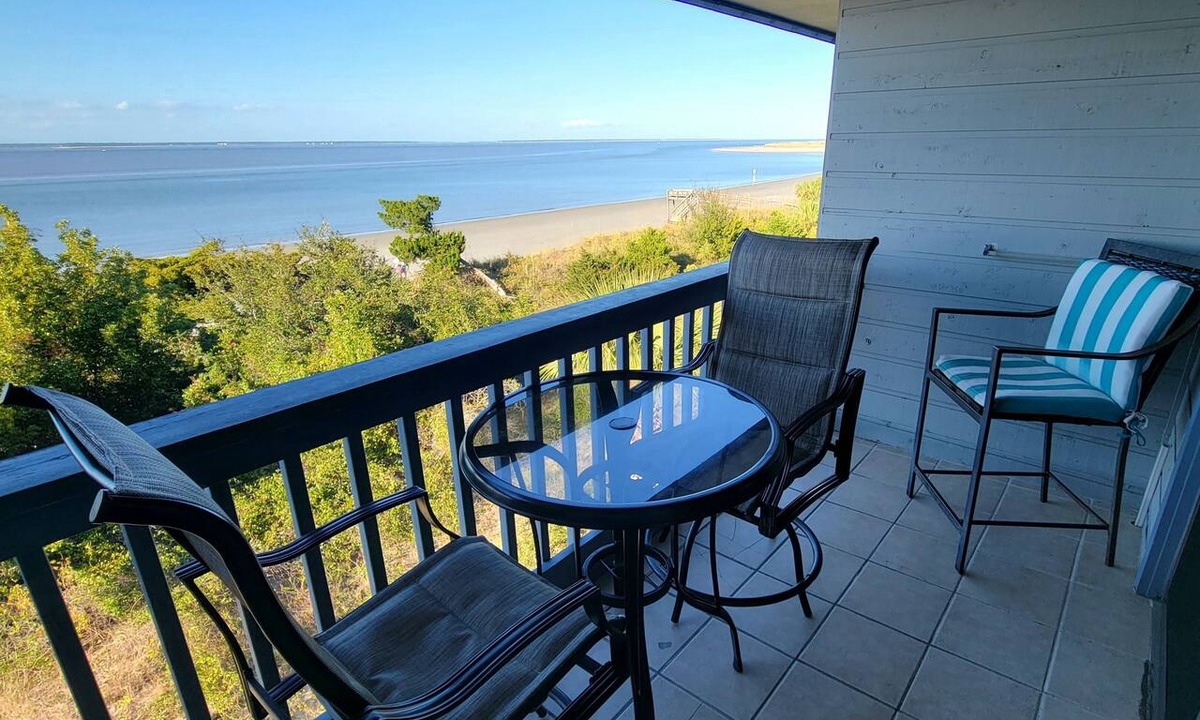 Tybee Island Condo | Charming, oceanfront condo w. resort amenities.