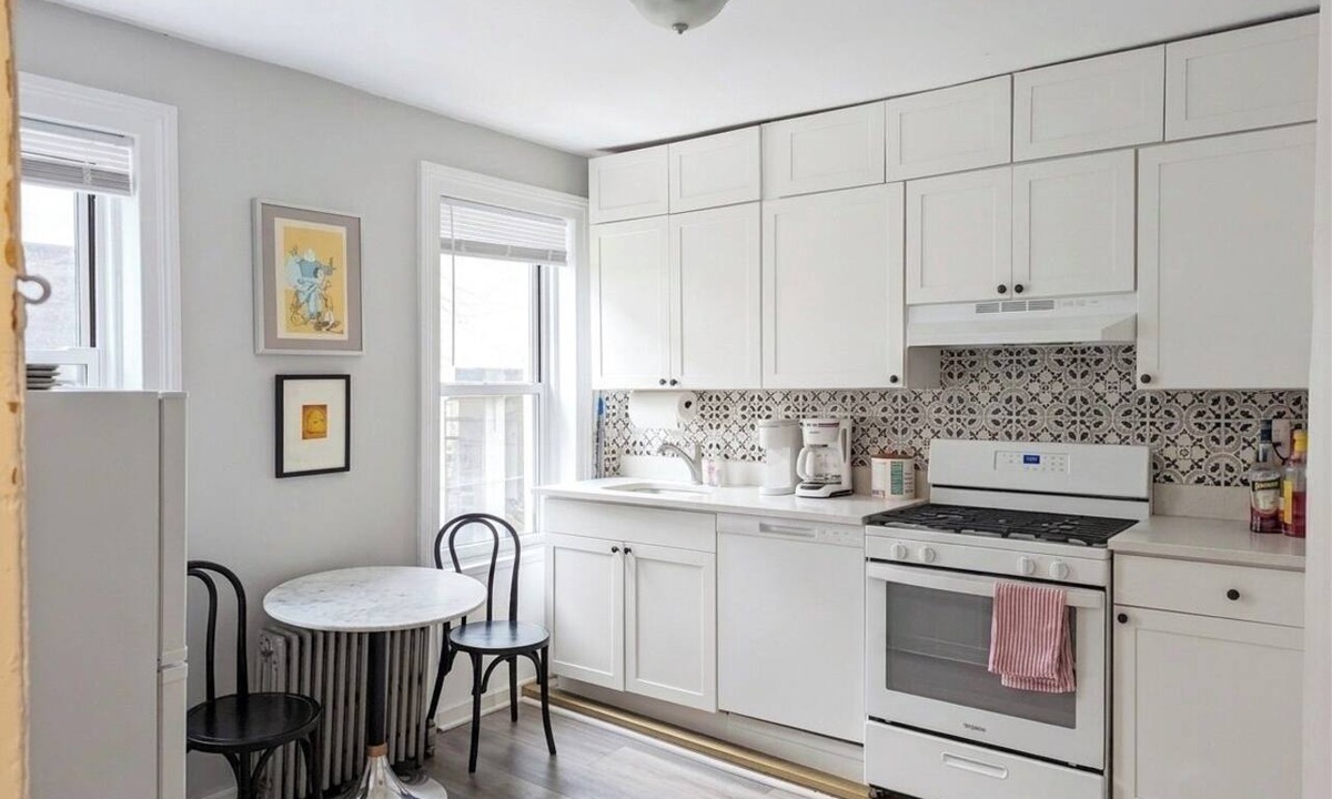 Gowanus Apartment | Charming Park Slope/Gowans 2 bedroom. F, G and R stop on same block.