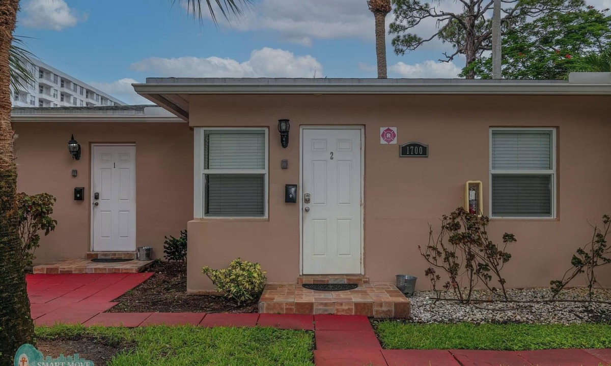 Poinciana Park Apartment | Charming Private Apartment with Full Kitchen – Perfect Location for students!