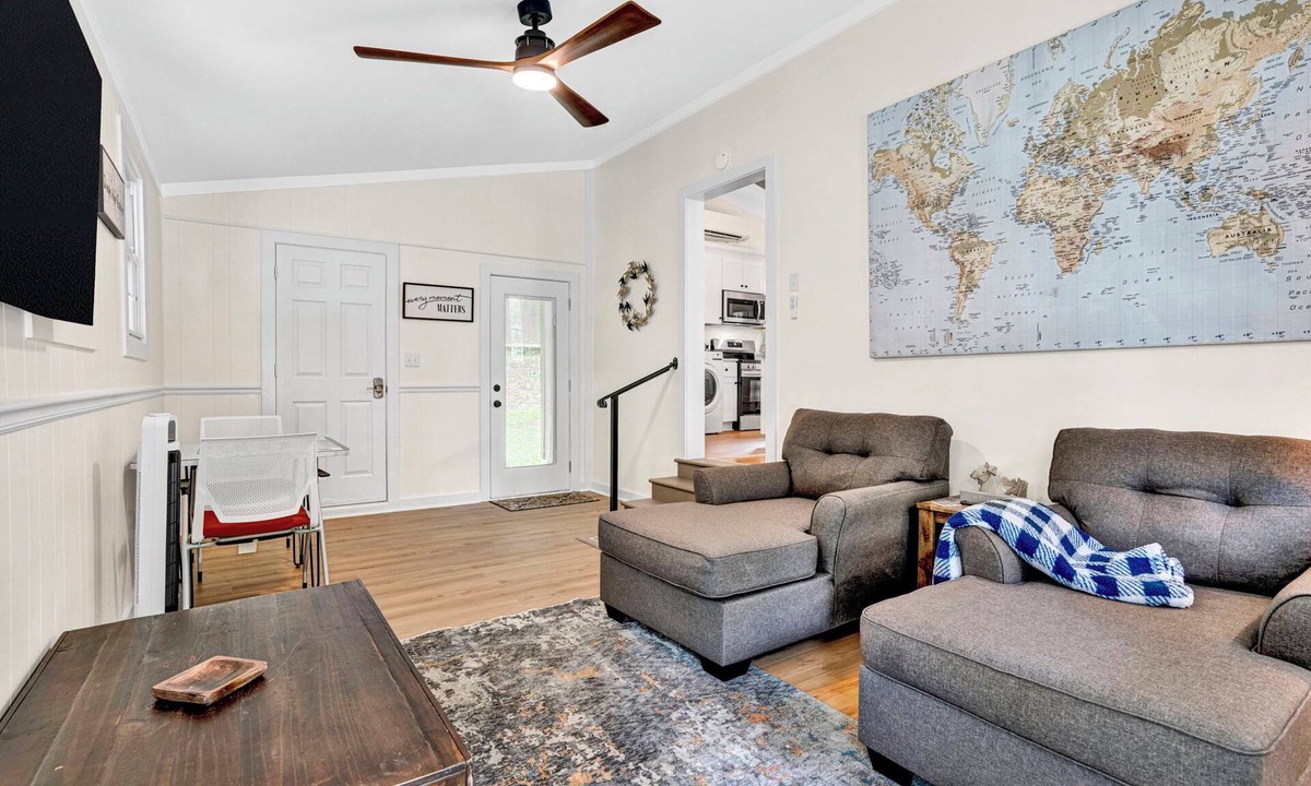 Hendersonville Cottage | Charming Private Pet Friendly Cottage Minutes from Downtown Hendersonville