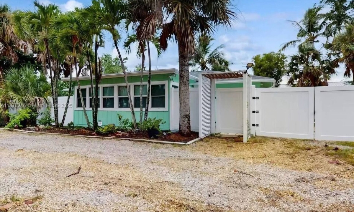Sanibel House | Charming Sanibel home - 2 BR, 2 BTH with Pool, WiFi, Family friendly home