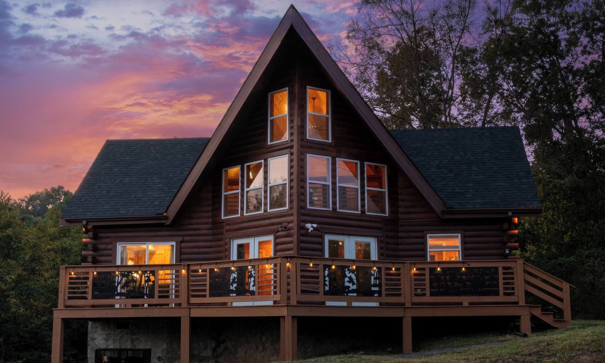Sevierville Cabin | Charming Smoke Mountain Dream, Near Dollywood, Pool, Pet Friendly, Sleeps 8