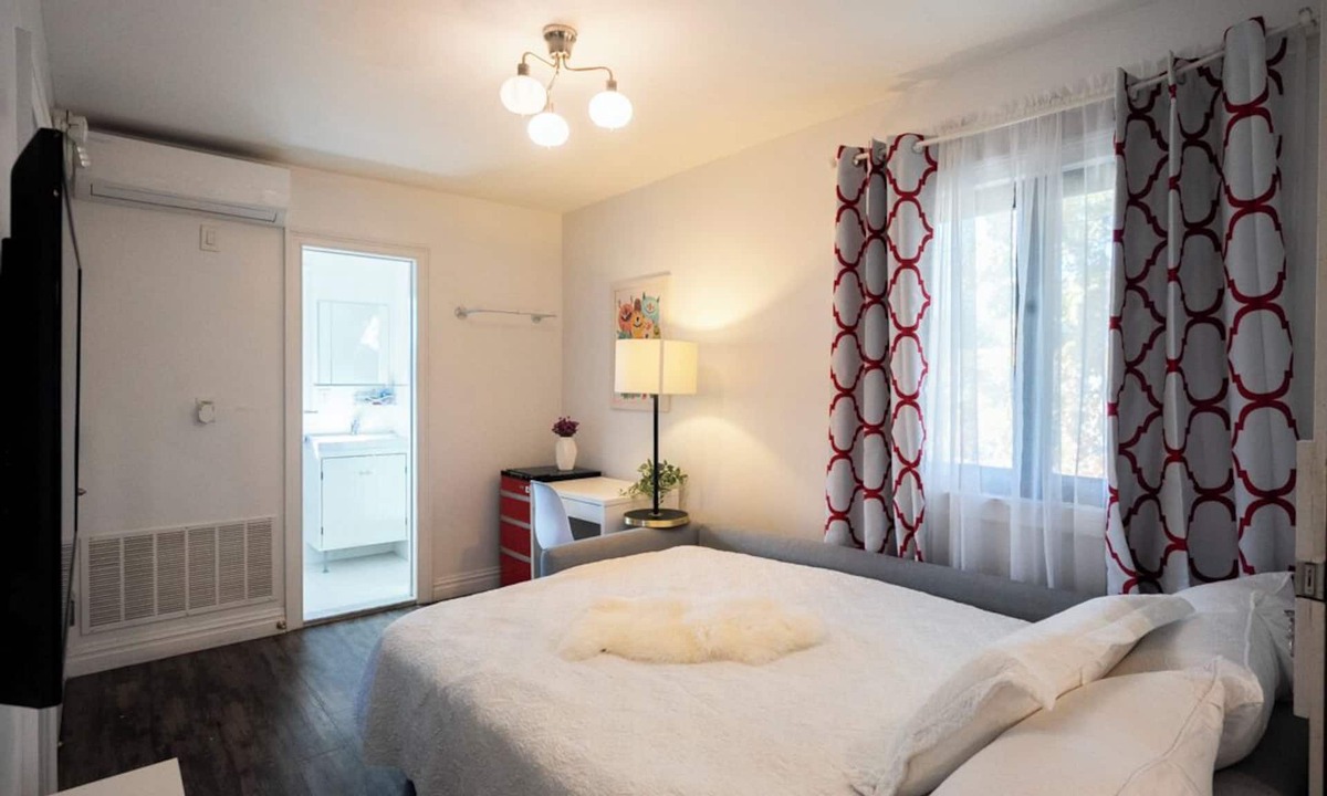 East Flushing Apartment | Charming Studio for Budget Traveler with WiFi and AC in Delightful Queens