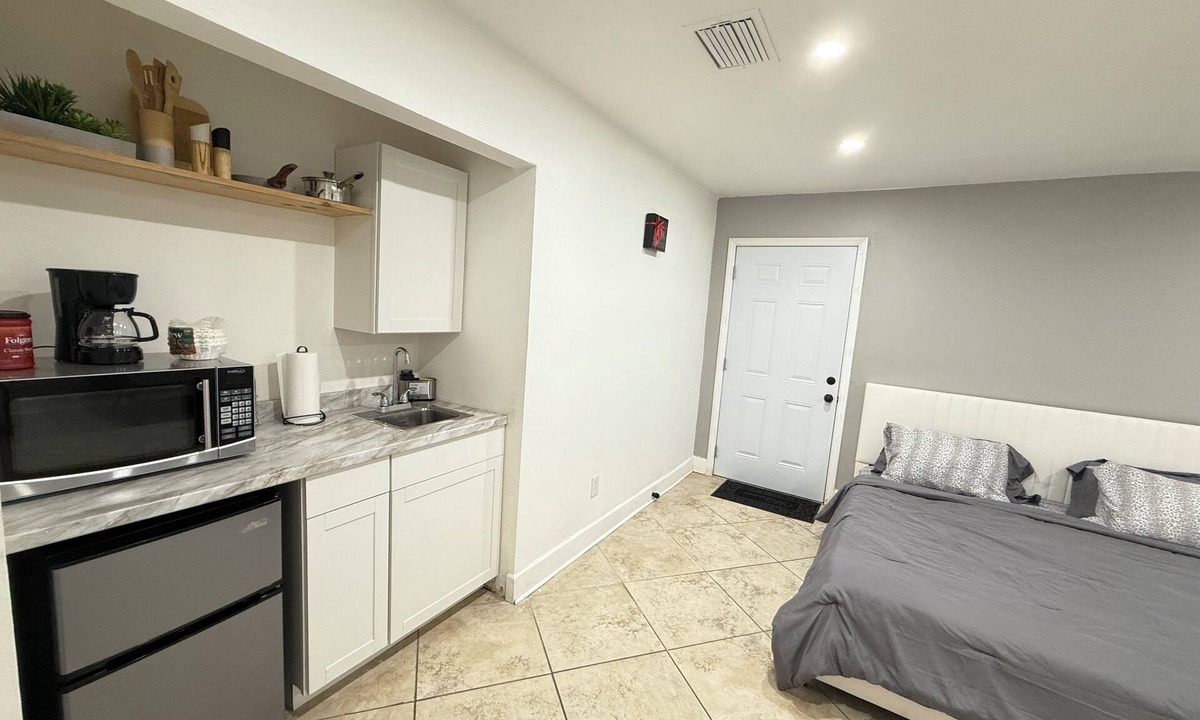 Port Saint Lucie Apartment | Charming studio with WiFi and AC in welcoming Port St. Lucie