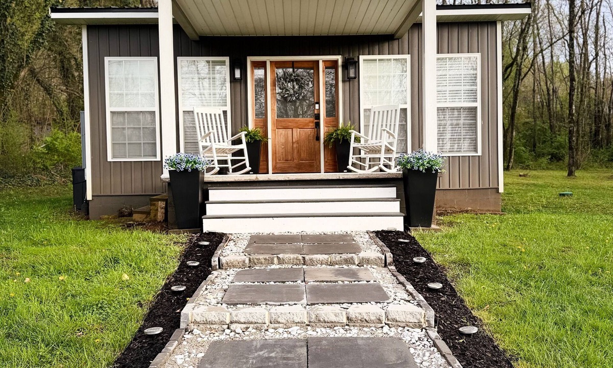 Sweetwater House | Charming Tiny Home in Sweetwater