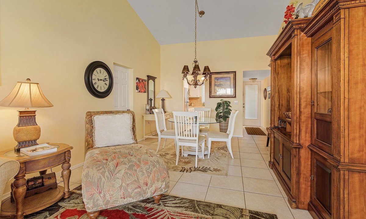 Caloosahatchee Condo | Charming turnkey 2-bedroom condo in Cape Coral waterfront