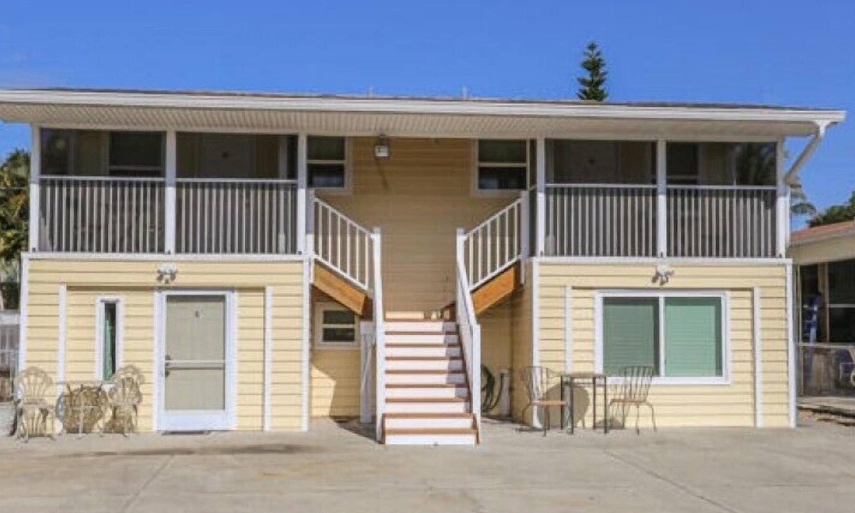 Fort Myers Beach House | Charming, upgraded beach home, steps to beach + town