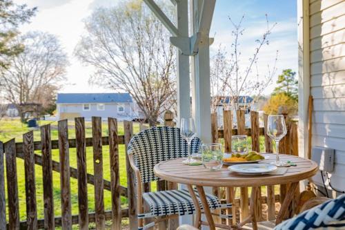 Irvington House | Charming Water View Bike Walk 2 Town and Tides Inn
