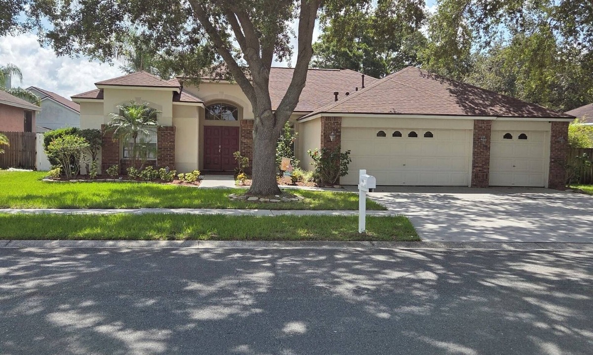 East County Civic Group House | Charming Wheel-Chair Accessible 3-bedroom Pool home in lovely Valrico