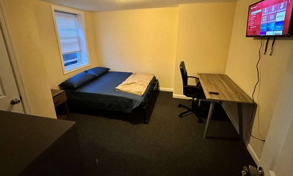 North Philadelphia West House | Cheap Private West Philly Room - Smart TV & WiFi