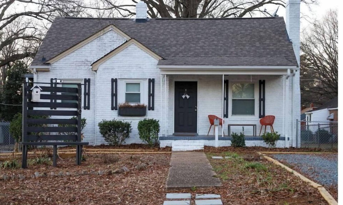 Enderly Park House | Cheerful Bungalow minutes from Downtown
