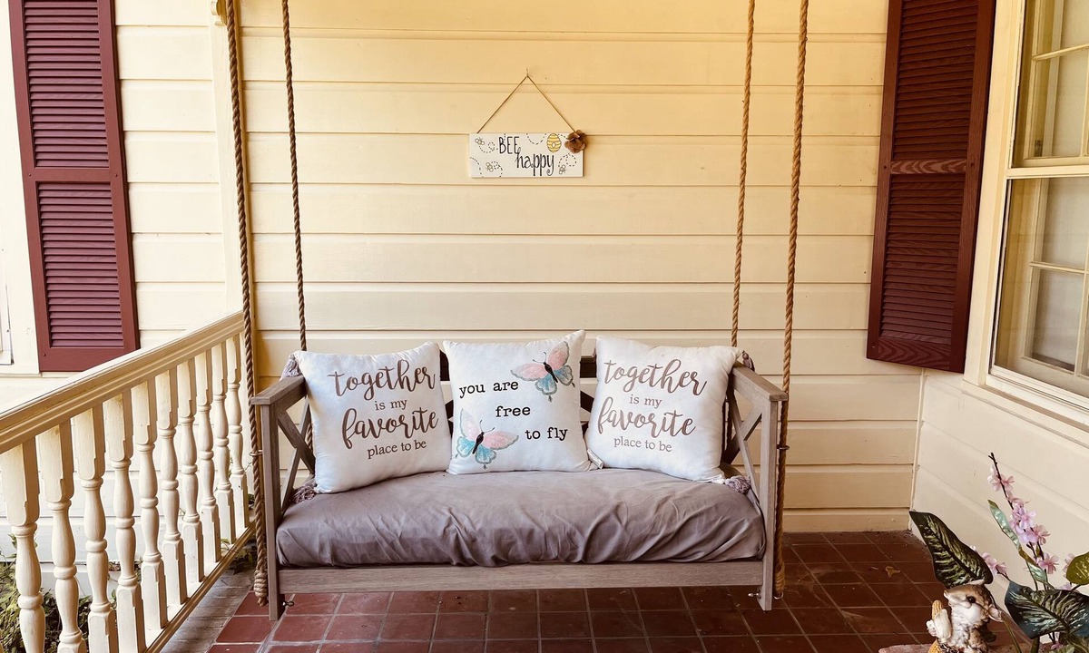 Waycross House | Cheerful, Spacious, and Cozy 2 bedroom home with fireplace