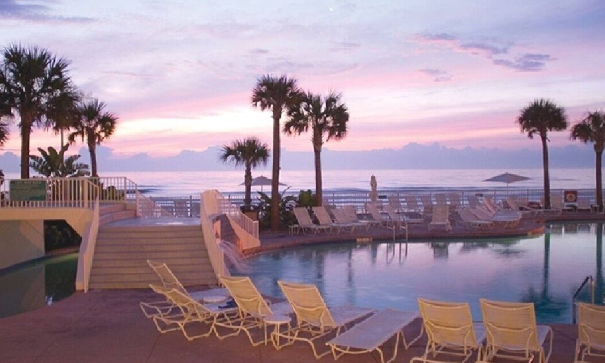 Seabreeze Historic District Condo | Cheerleader Special - 2 BR Lockoff Ocean Front - Club Wyndham Ocean Walk #5