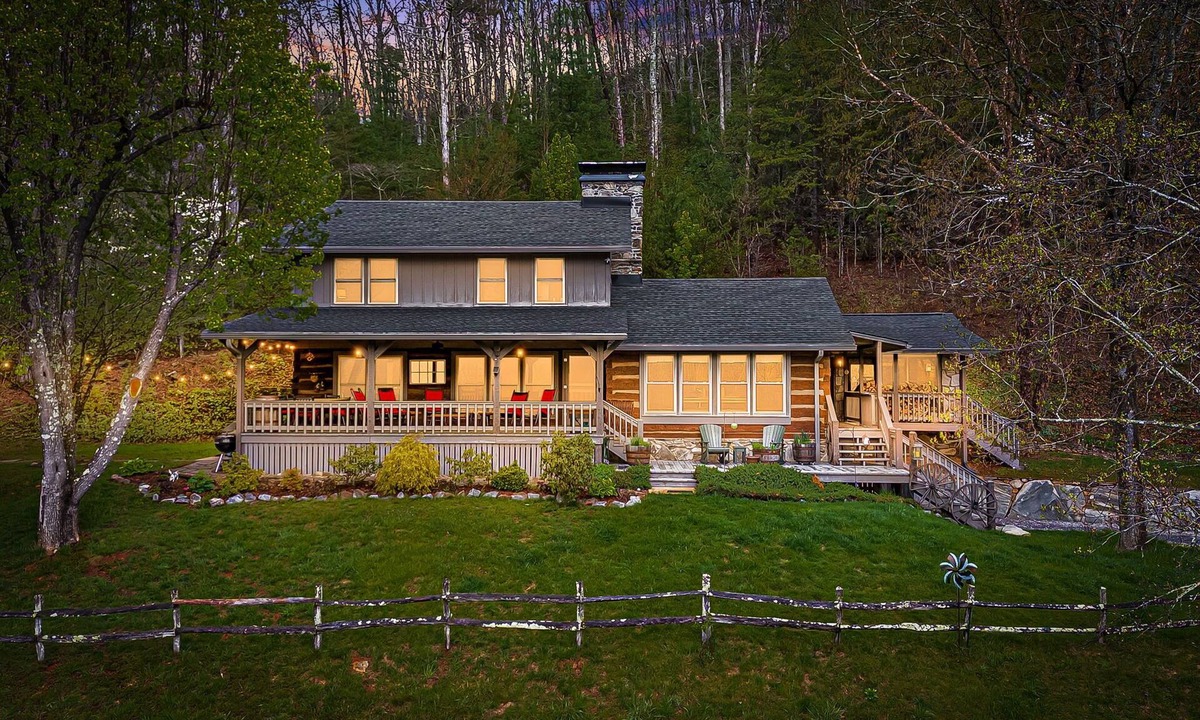 Canton Cabin | Chestnut House: private luxury log cabin with mountain views, trout stream, WiFi