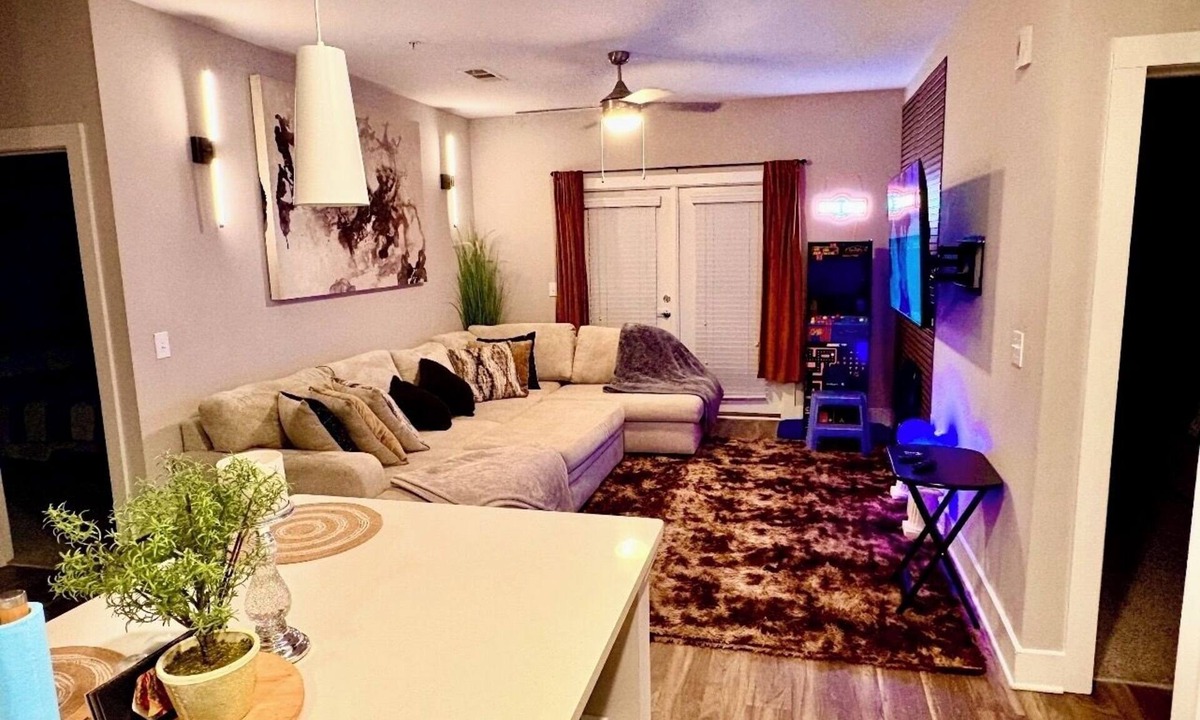 North Brookhaven Apartment | Chic 2-bedroom apartment with AC, WiFi in fabulous Atlanta