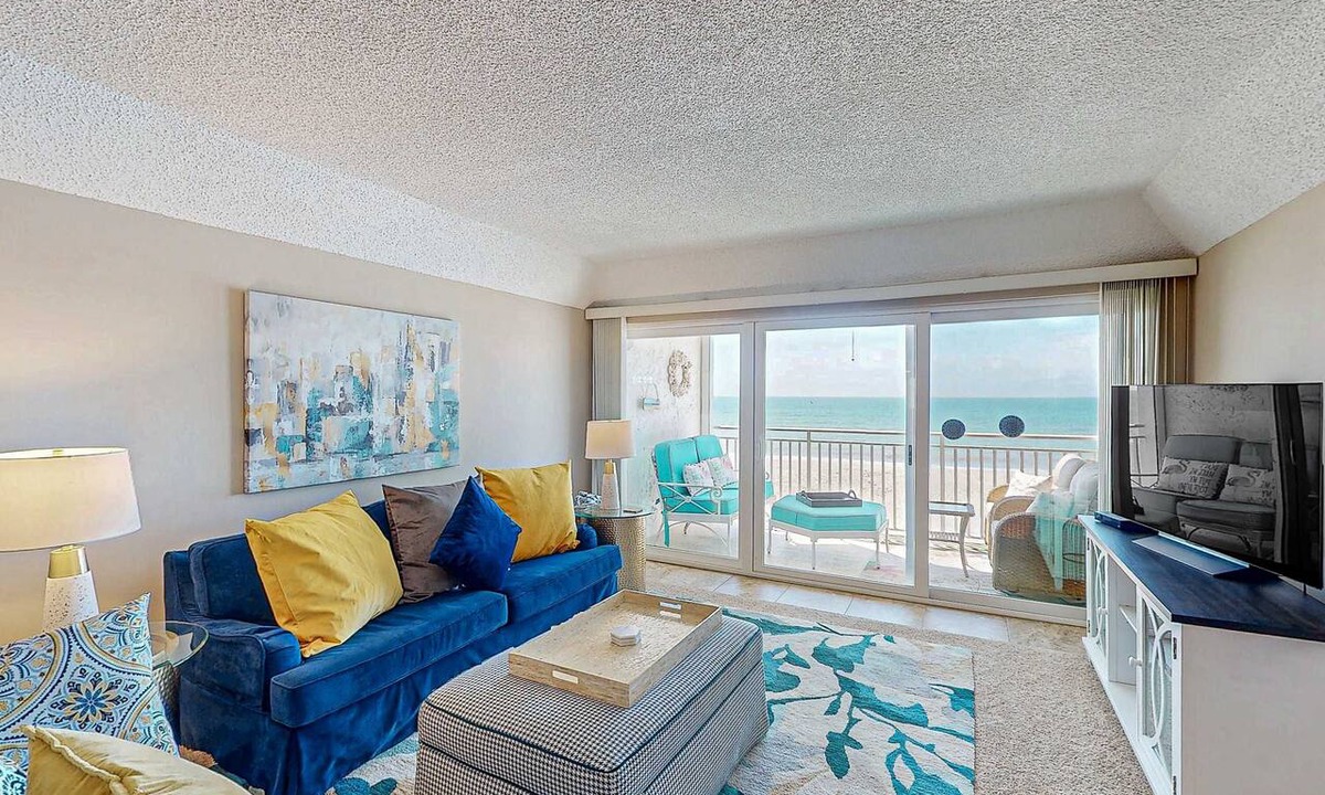 Belleair Beach Condo | Chic and comfortable Gulf front condo snowbird and dog friendly pool beaches